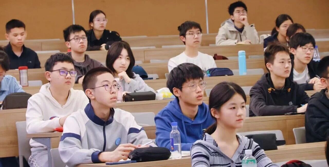 同济大学“周末先修学堂”开课