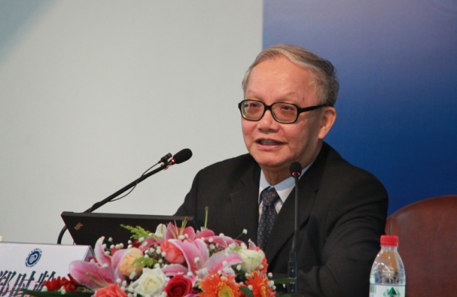 郑时龄院士在作学术报告 郑时龄院士在作学术报告
