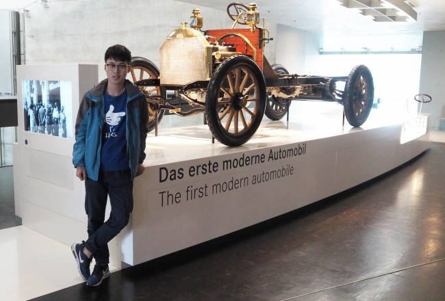 德国奔驰博物馆-世界第一辆汽车