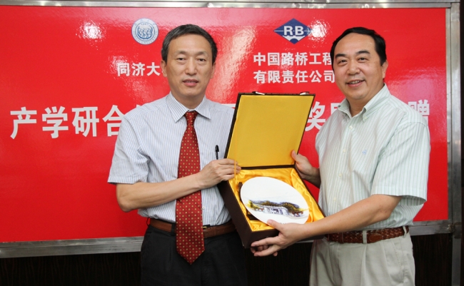 与中国路桥公司签约-2 与中国路桥公司签约-2