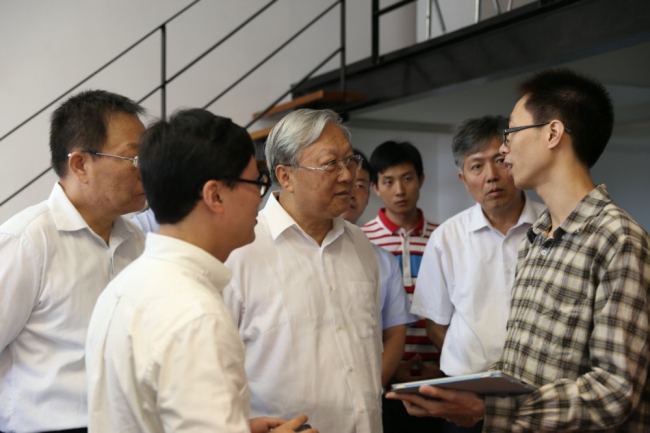 路甬祥院士来校进行创新设计专题调研 路甬祥院士来校进行创新设计专题调研