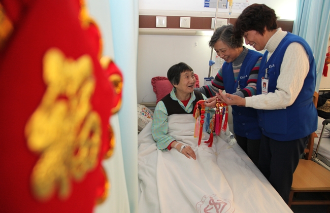 附属东方医院同病种义工到病房探访 附属东方医院同病种义工到病房探访