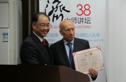 华尔街英语全球创始人Tiziano Peccenini博士受聘为我校客座教授 华尔街英语全球创始人Tiziano Peccenini博士受聘为我校客座教授