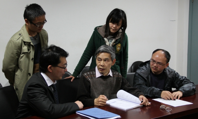 与学生与助手在一起1 与学生与助手在一起1