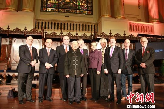 阮仪三教授与历届获奖者合影 阮仪三教授与历届获奖者合影