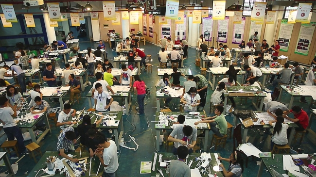 华东108名本科学子同济比搭“装配式”建筑结构1