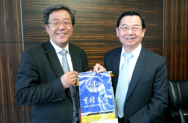 台湾实践大学校长陈振贵一行来访 台湾实践大学校长陈振贵一行来访