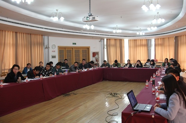 我校研究生学习交流2015年“两会”精神