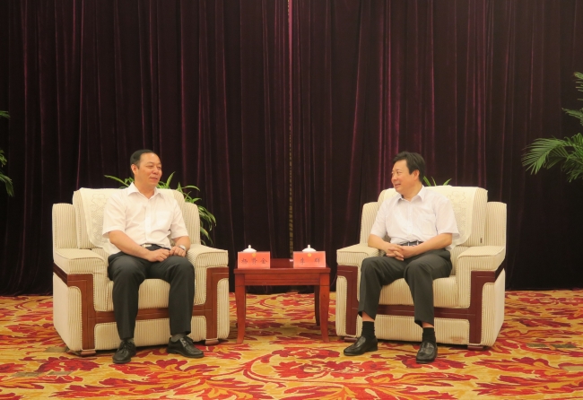 会见青岛市委书记李群 会见青岛市委书记李群