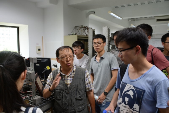 图4 参观台湾大学土木工程学院 图4 参观台湾大学土木工程学院