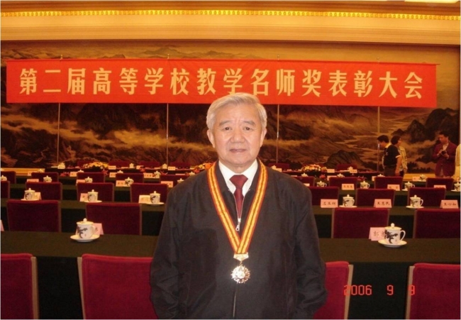 沈院士获“高校教学名师奖” 沈院士获“高校教学名师奖”