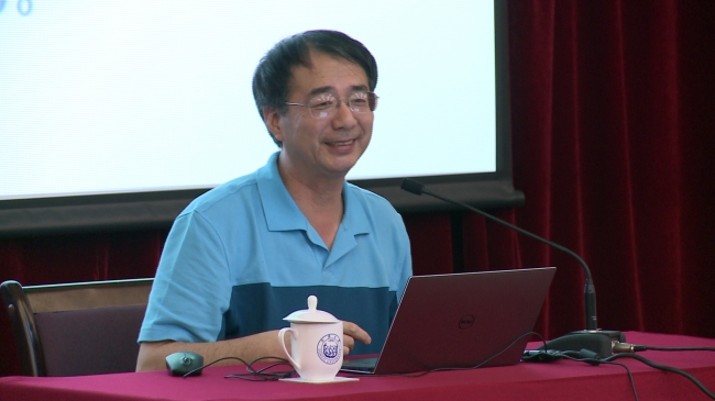 丁抗教授作报告1 丁抗教授作报告1