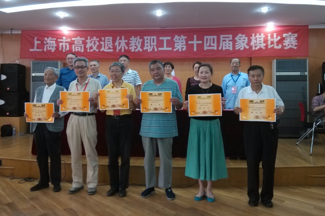 我校获团体第一名 我校获团体第一名