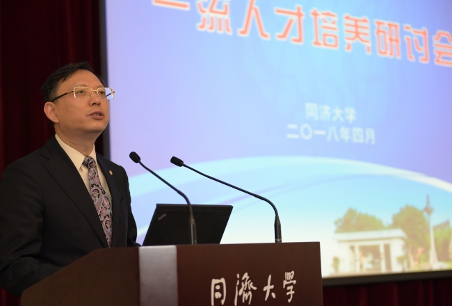 校党委书记方守恩致辞 校党委书记方守恩致辞